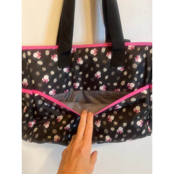 Disney Baby Minnie Mouse Diaper Bag 8
Pockets Black 4 Piece Accessory Set - Picture 4 of 12